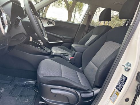 Used 2025 Kia Soul LX w/ LX Technology Package image 22