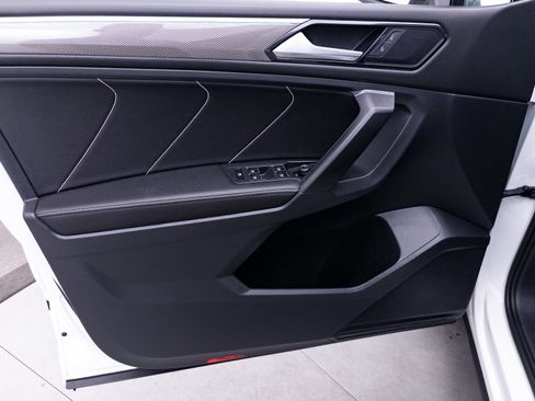 Used 2022 Volkswagen Tiguan SE R-Line FWD image 17