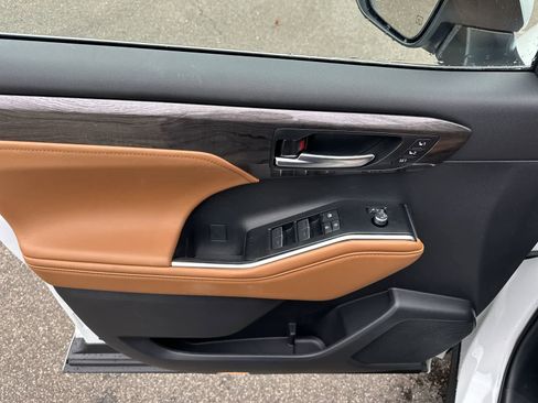 New 2026 Toyota Highlander Platinum image 20
