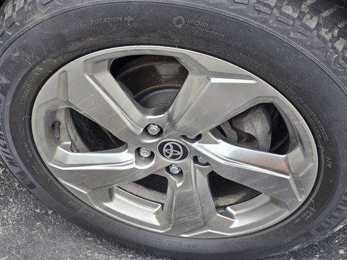 Used 2020 Toyota RAV4 Limited image 9