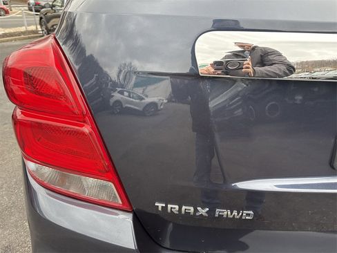 Used 2018 Chevrolet Trax Premier image 35