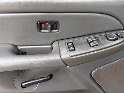 Used 2005 GMC Sierra 1500 SLE w/ Light Duty Power Package RWD image 10