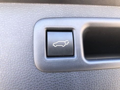 Used 2023 Toyota Highlander XLE AWD/4WD image 10