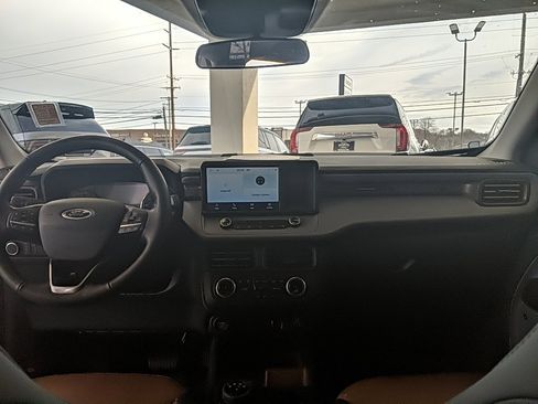 Used 2022 Ford Maverick Lariat w/ Lariat Luxury Package image 16