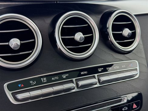 Used 2018 Mercedes-Benz GLC 300 4MATIC image 17