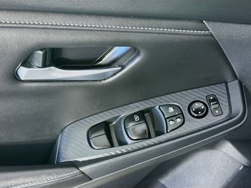 Used 2025 Nissan Sentra SV FWD image 24