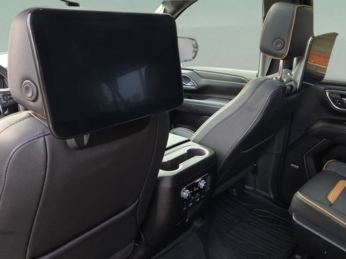 Used 2023 GMC Yukon XL AT4 w/ AT4 Premium Plus Package AWD/4WD image 12