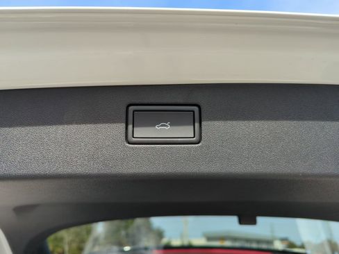 New 2026 Volkswagen Tiguan SE R-Line image 32