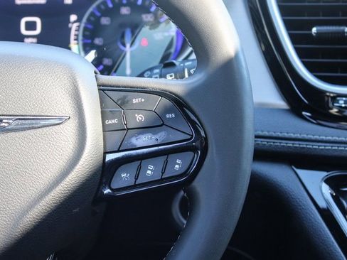 Used 2023 Chrysler Pacifica Limited w/ S Appearance Package image 30