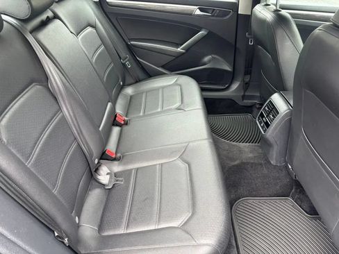 Used 2017 Volkswagen Passat 1.8T SE FWD image 16