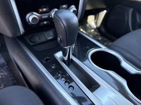 Used 2019 Nissan Pathfinder SV image 37