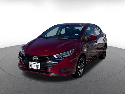 Used 2025 Nissan Versa SV image 4