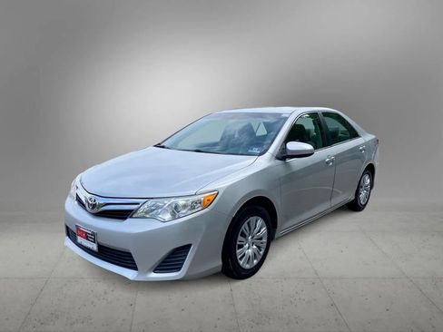 Used 2012 Toyota Camry LE FWD image 5
