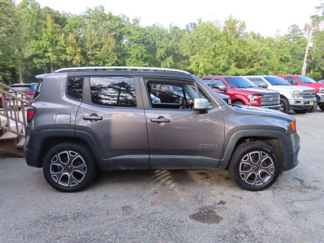 Used 2017 Jeep Renegade Limited AWD/4WD image 6