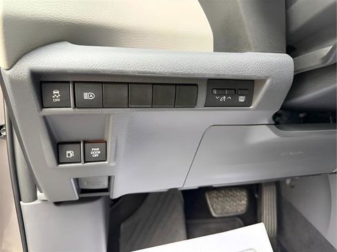 Used 2021 Toyota Sienna XLE FWD image 30
