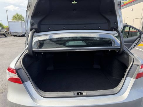 Used 2018 Toyota Camry LE FWD image 11