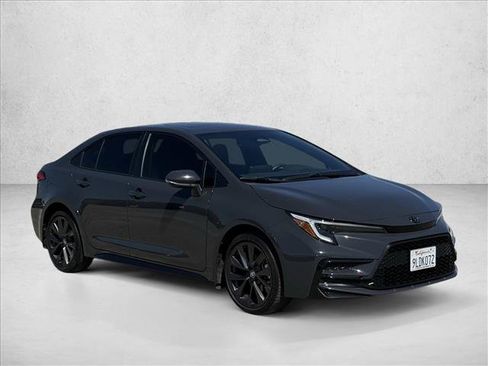 Used 2024 Toyota Corolla SE w/ SE Package FWD image 3