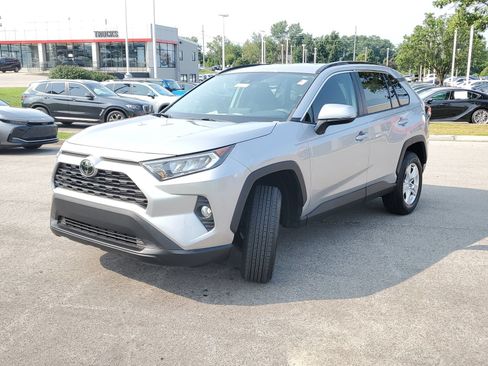 Used 2021 Toyota RAV4 XLE FWD image 2