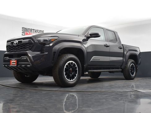 Used 2024 Toyota Tacoma TRD Off-Road image 33