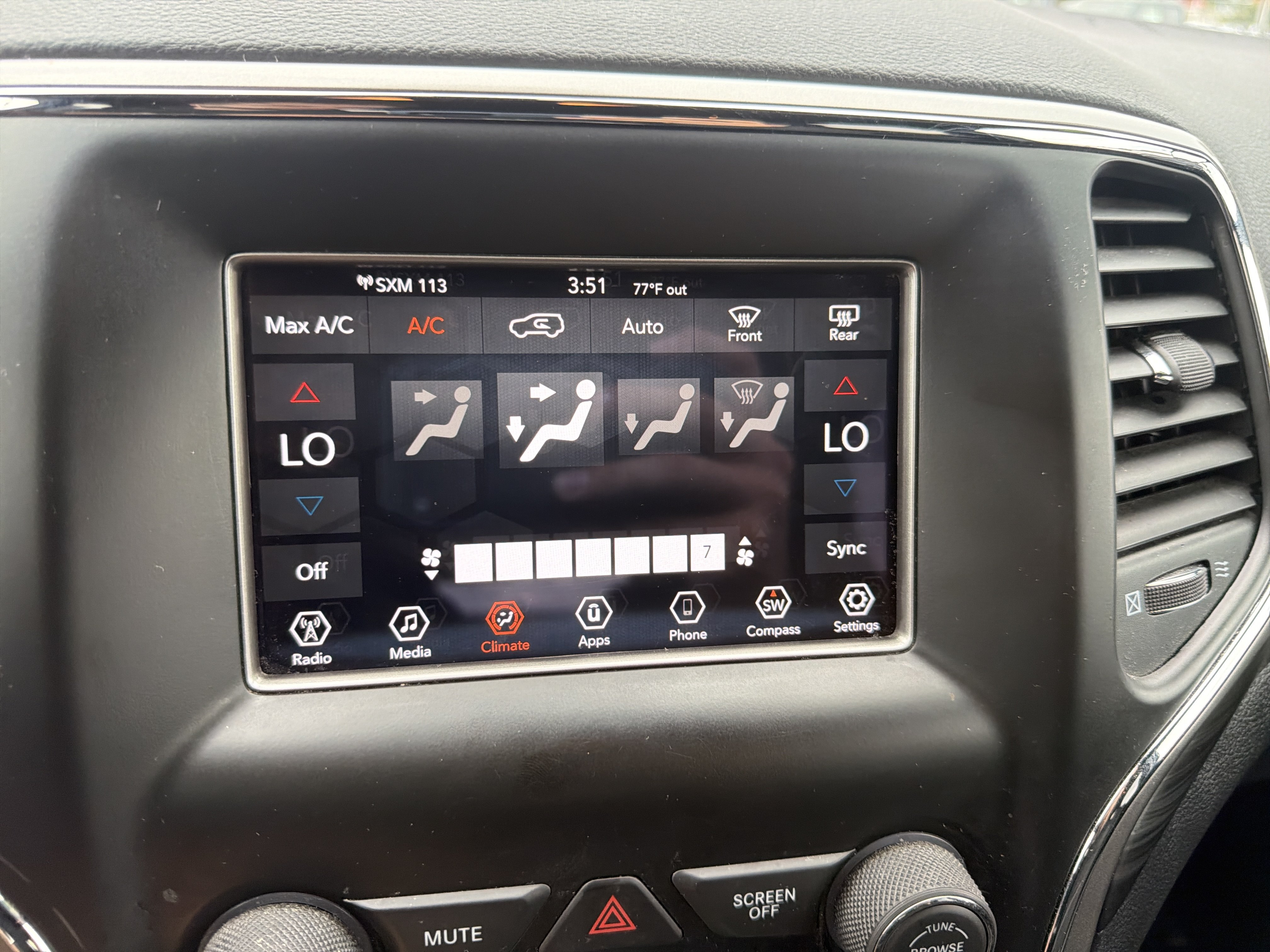 Used 2020 Jeep Grand Cherokee Laredo AWD/4WD image 25