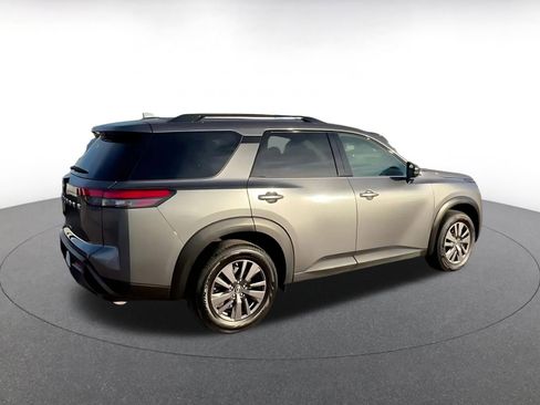 Used 2025 Nissan Pathfinder SV image 15