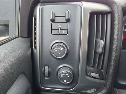 Used 2018 Chevrolet Silverado 1500 LT w/ Trailering Package image 9