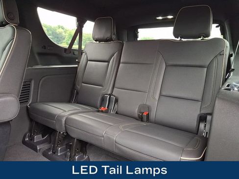 Used 2025 Chevrolet Suburban Premier AWD/4WD image 21