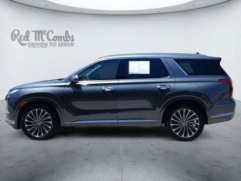Used 2024 Hyundai Palisade Calligraphy FWD image 2