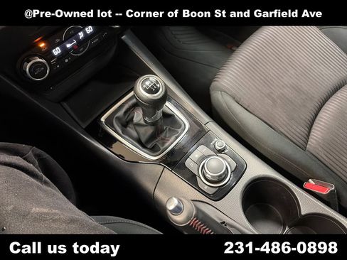 Used 2015 MAZDA MAZDA3 i Touring w/ Technology Package image 26