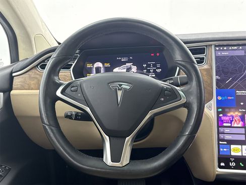 Used 2016 Tesla Model X 90D image 18