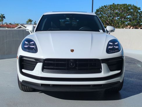 Certified 2023 Porsche Macan image 6