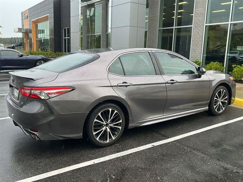 Used 2018 Toyota Camry SE w/ Moonroof Package FWD image 5