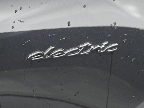 Certified 2025 Porsche Macan 4S Electric AWD/4WD image 10