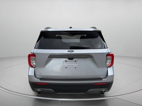 Certified 2022 Ford Explorer XLT w/ Equipment Group 202A RWD image 4