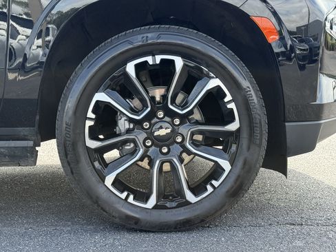 Used 2023 Chevrolet Suburban High Country w/ Premium Package AWD/4WD image 13