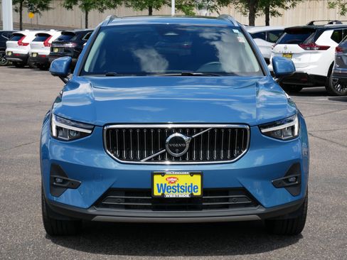 Used 2025 Volvo XC40 B5 Plus AWD/4WD image 2