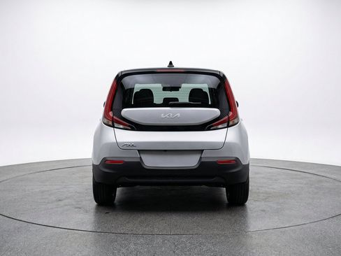Used 2025 Kia Soul LX w/ LX Technology Package FWD image 7