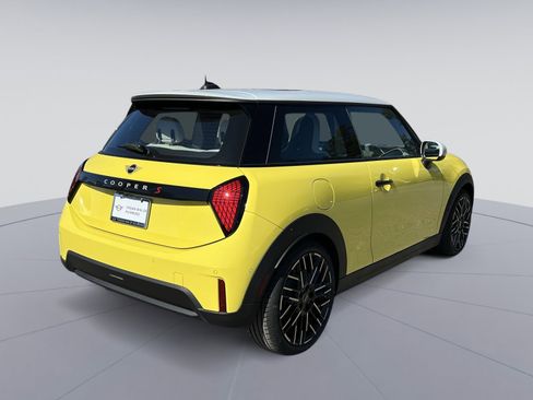 Certified 2025 MINI Cooper S image 5