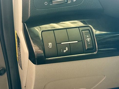 Used 2015 Kia Sorento SX image 11