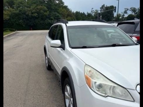 Used 2014 Subaru Outback 2.5i Limited w/ Accessory Value Package (OYT) AWD/4WD image 1
