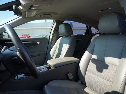 Used 2015 Chevrolet Impala LT FWD image 10