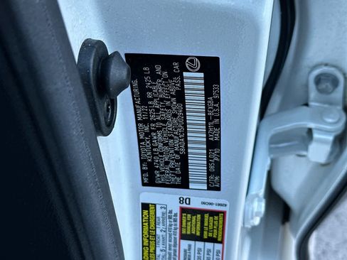 Used 2023 Lexus ES 300h w/ Premium Package image 33