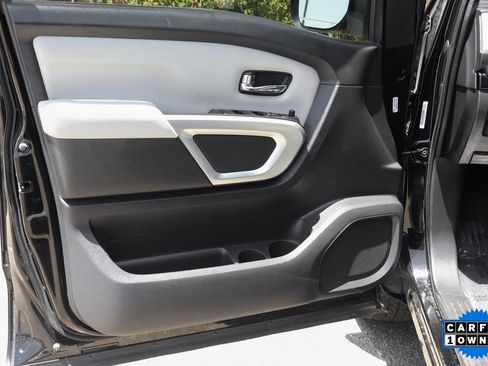 Used 2020 Nissan Titan SV w/ SV Convenience Package image 12