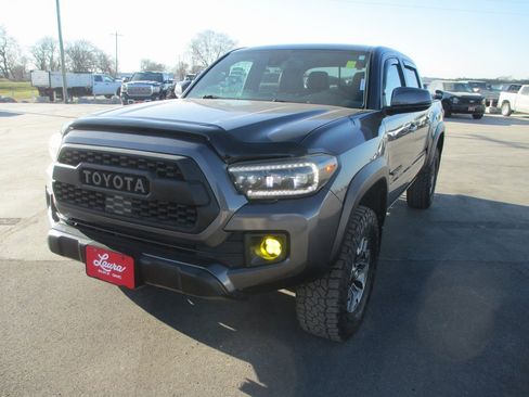 Used 2019 Toyota Tacoma TRD Sport image 9