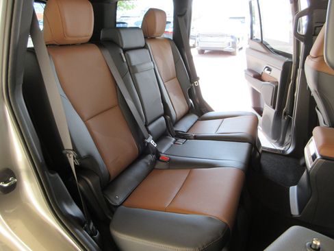 Used 2026 Lexus GX 550 w/ Cold Area Package AWD/4WD image 21