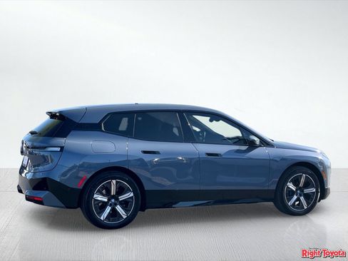 Used 2025 BMW iX xDrive50 w/ Sport Package AWD/4WD image 5