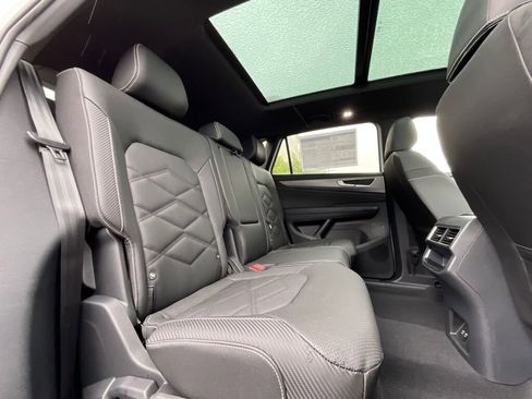 New 2025 Volkswagen Atlas Cross Sport SE image 16