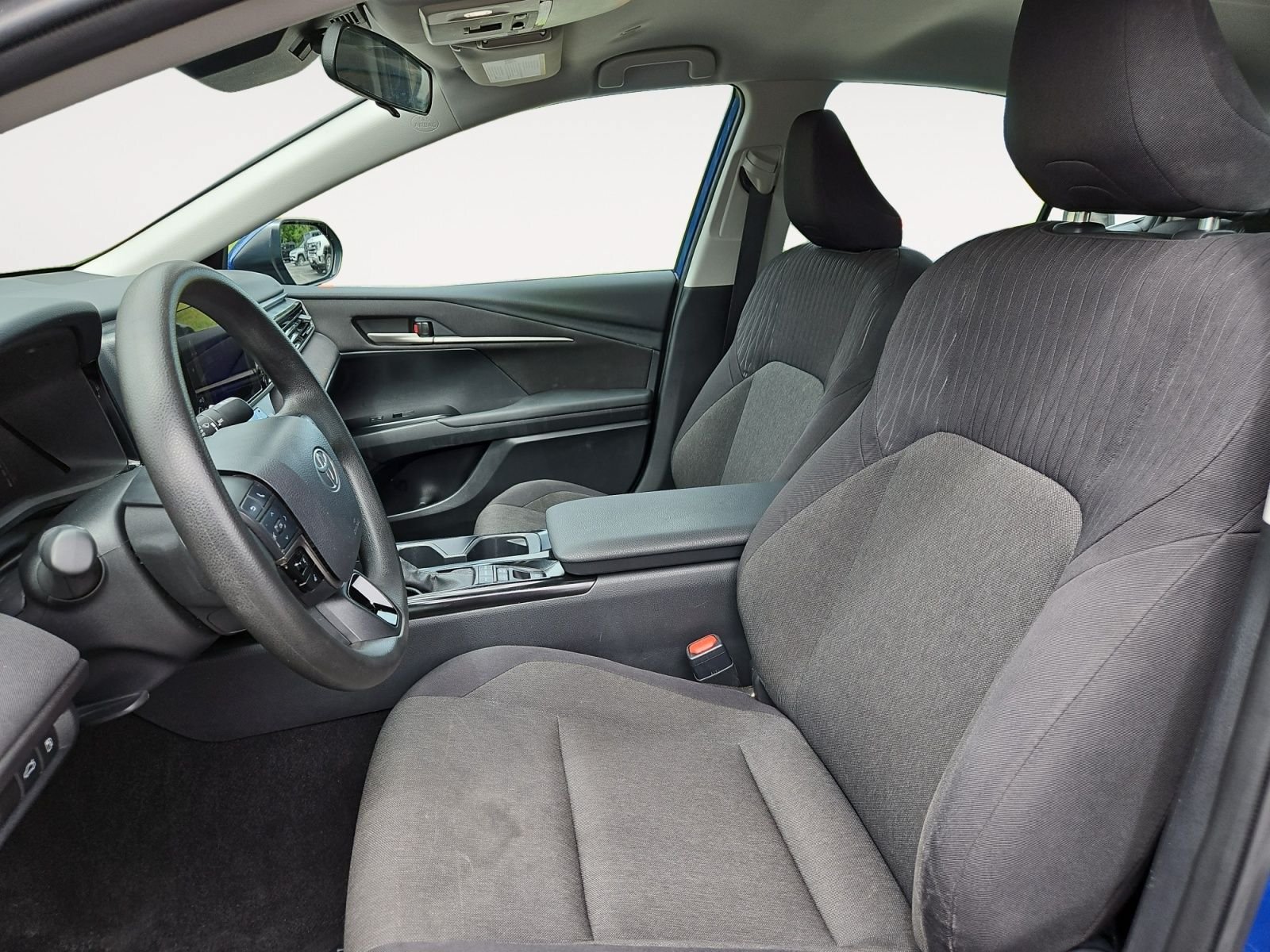Used 2025 Toyota Camry LE FWD image 9