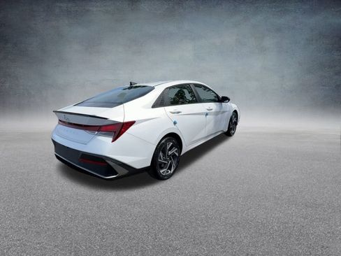 Used 2025 Hyundai Elantra Sport image 22