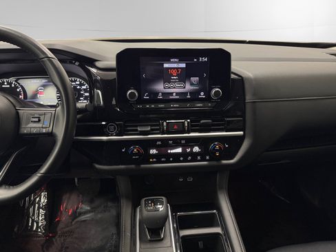 Used 2024 Nissan Pathfinder SV AWD/4WD image 11